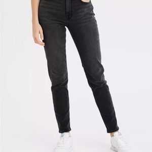 American Eagle Outfitters Women's Washed Black Stretch Mom Jean
